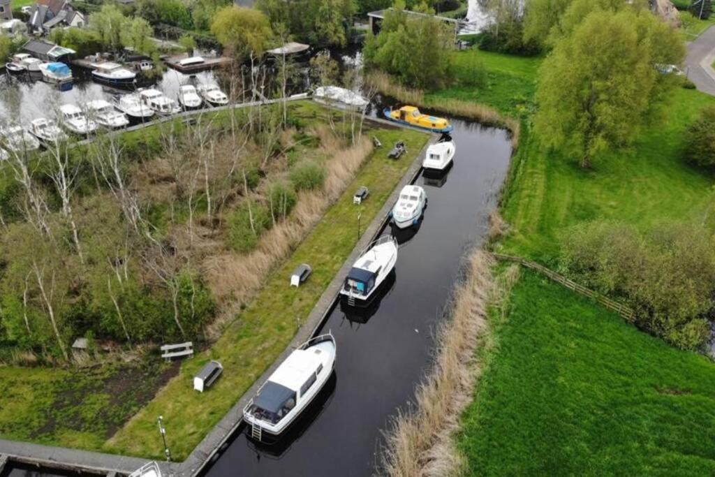 Boat Allemansfreon - Kamperen Op Het Water - Niet Om Mee Te Varen - Read Host Profile-Lees Hostprofiel Jutrijp Exterior foto